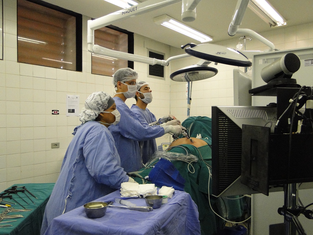 surgery, nephrectomy, laparoscopy-2058088.jpg