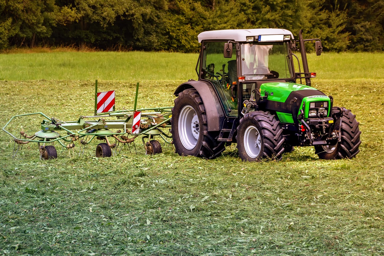 tractor, nature, mower-3571452.jpg